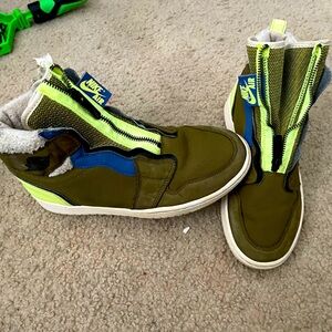 Nike jordann 1 retro green high zip up women’s size 7.5